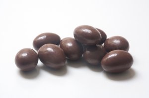 milk-chocolate-almonds-01
